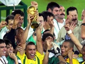 巴西世界杯首战进球英雄的传奇之路（见证历史的"进球王"和他的壮举）