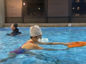 游泳初学者手部技巧与方法（学习游泳的关键是掌握正确的手部动作）