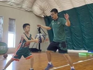 初学者篮球防守招式大全（打造坚实篮球防守基础，让你成为防守好手）