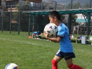 提升足球技巧的有效方法（学习足球技巧的关键要点和训练建议）
