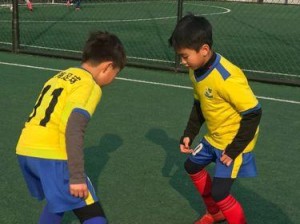 少年足球训练停球技巧（如何提高停球能力并在比赛中发挥作用）
