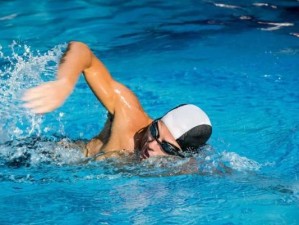 游泳技巧（提高游泳效率，掌握正确的呼吸方法）